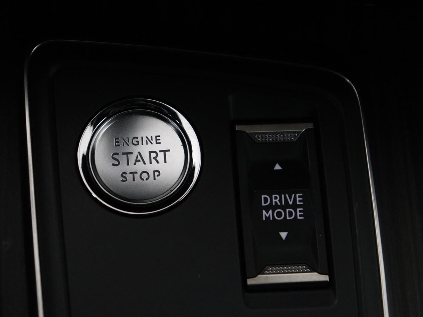 Peugeot 508 1.6 HYbrid Peugeot Sport Engineered | SOH 92% | 360pk | Panoramadak | Alcantara | Focal Sound | Stoelverwarming | 360 Camera | Massage | Memory | Sfeerverlichting | Adaptive cruise | PSE | PHEV | Plug In