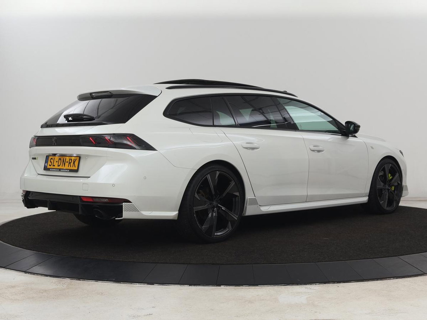 Peugeot 508 1.6 HYbrid Peugeot Sport Engineered | SOH 92% | 360pk | Panoramadak | Alcantara | Focal Sound | Stoelverwarming | 360 Camera | Massage | Memory | Sfeerverlichting | Adaptive cruise | PSE | PHEV | Plug In