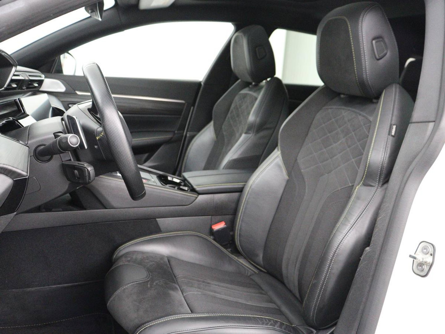 Peugeot 508 1.6 HYbrid Peugeot Sport Engineered | SOH 92% | 360pk | Panoramadak | Alcantara | Focal Sound | Stoelverwarming | 360 Camera | Massage | Memory | Sfeerverlichting | Adaptive cruise | PSE | PHEV | Plug In