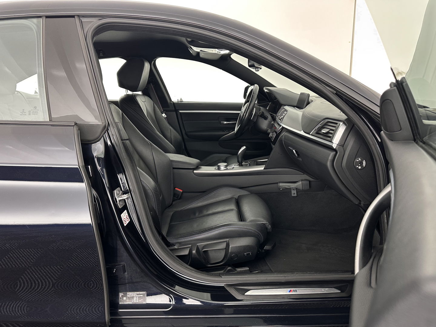 BMW 4 Serie Gran Coupé 420i High Executive Edition M-Sportpack (INCL.BTW) Aut. *HEAD-UP | LEATHER | FULL-LED | DIGI-COCKPIT | HIFI-SOUND | HEATED-SPORTSEATS | DAB+ | CAMERA | SHIFT-PADDLES | PIRVACY-GLASS | TOWBAR | 19''ALU*