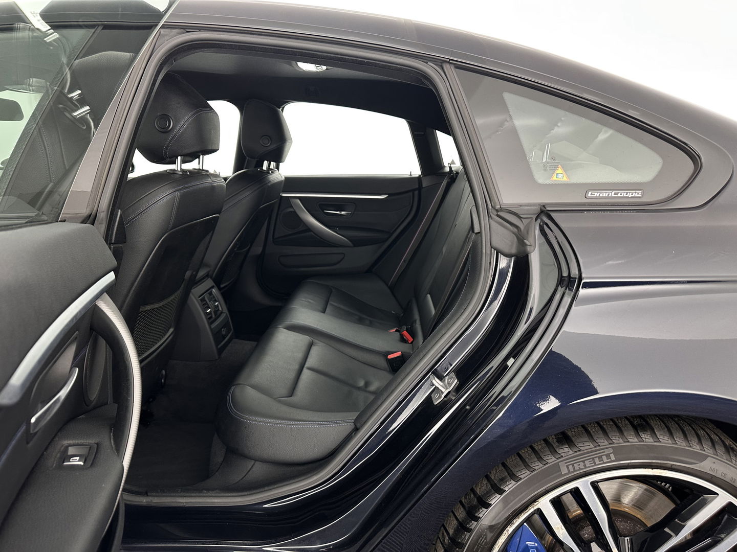 BMW 4 Serie Gran Coupé 420i High Executive Edition M-Sportpack (INCL.BTW) Aut. *HEAD-UP | LEATHER | FULL-LED | DIGI-COCKPIT | HIFI-SOUND | HEATED-SPORTSEATS | DAB+ | CAMERA | SHIFT-PADDLES | PIRVACY-GLASS | TOWBAR | 19''ALU*