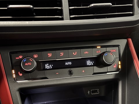 Volkswagen Polo 2.0 TSI GTI | Panoramadak | Beats Audio | Rijmodus Regeling | Stoelverwarming | Camera | Adaptieve Cruise Control | LED | Climate Control | Parkeersensoren |