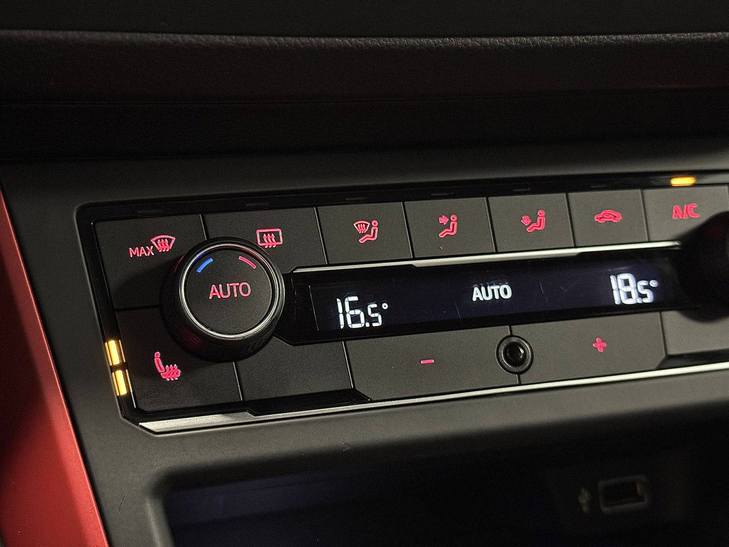 Volkswagen Polo 2.0 TSI GTI | Panoramadak | Beats Audio | Rijmodus Regeling | Stoelverwarming | Camera | Adaptieve Cruise Control | LED | Climate Control | Parkeersensoren |