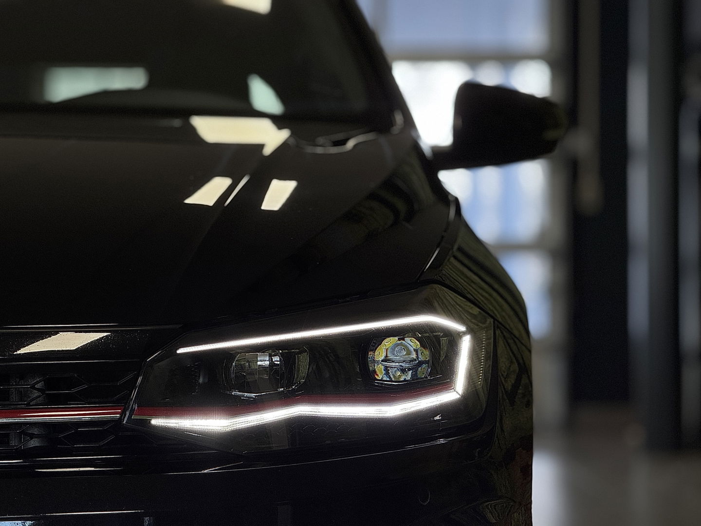 Volkswagen Polo 2.0 TSI GTI | Panoramadak | Beats Audio | Rijmodus Regeling | Stoelverwarming | Camera | Adaptieve Cruise Control | LED | Climate Control | Parkeersensoren |