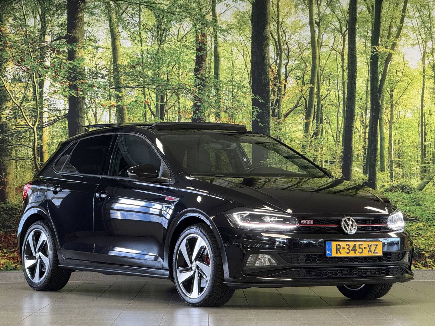 Volkswagen Polo 2.0 TSI GTI | Panoramadak | Beats Audio | Rijmodus Regeling | Stoelverwarming | Camera | Adaptieve Cruise Control | LED | Climate Control | Parkeersensoren |