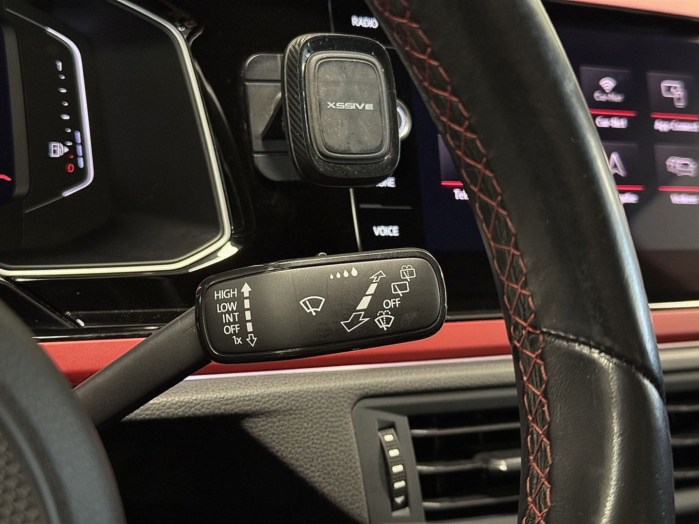 Volkswagen Polo 2.0 TSI GTI | Panoramadak | Beats Audio | Rijmodus Regeling | Stoelverwarming | Camera | Adaptieve Cruise Control | LED | Climate Control | Parkeersensoren |