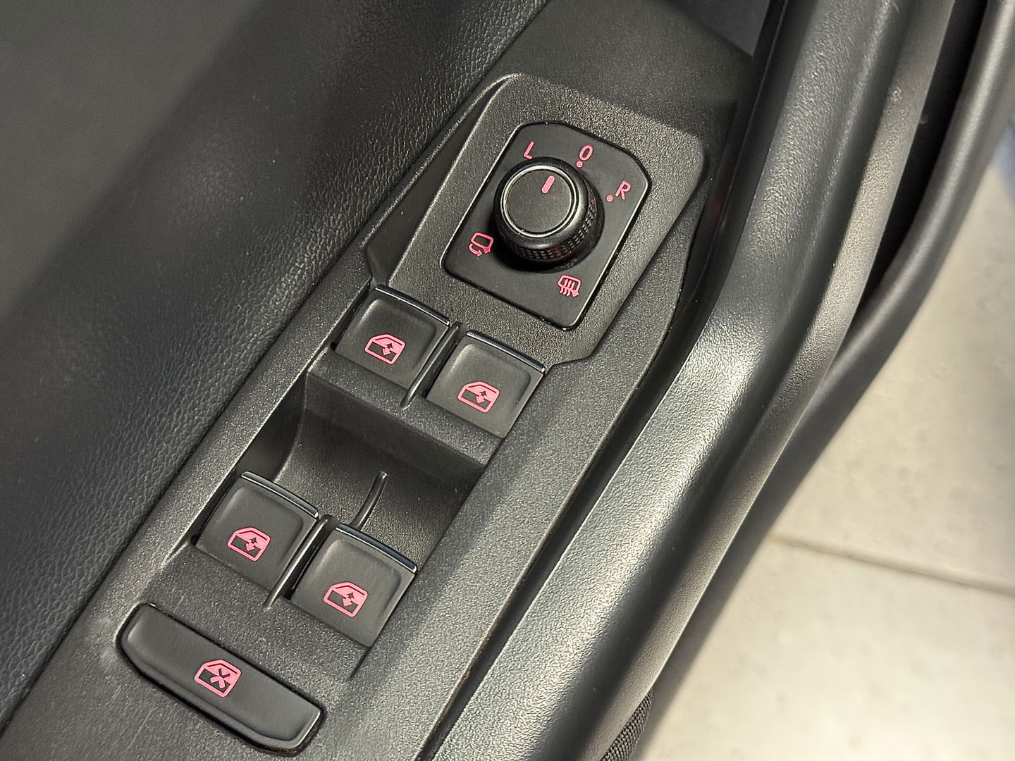 Volkswagen Polo 2.0 TSI GTI | Panoramadak | Beats Audio | Rijmodus Regeling | Stoelverwarming | Camera | Adaptieve Cruise Control | LED | Climate Control | Parkeersensoren |