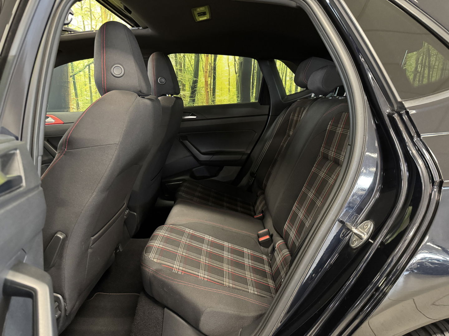 Volkswagen Polo 2.0 TSI GTI | Panoramadak | Beats Audio | Rijmodus Regeling | Stoelverwarming | Camera | Adaptieve Cruise Control | LED | Climate Control | Parkeersensoren |