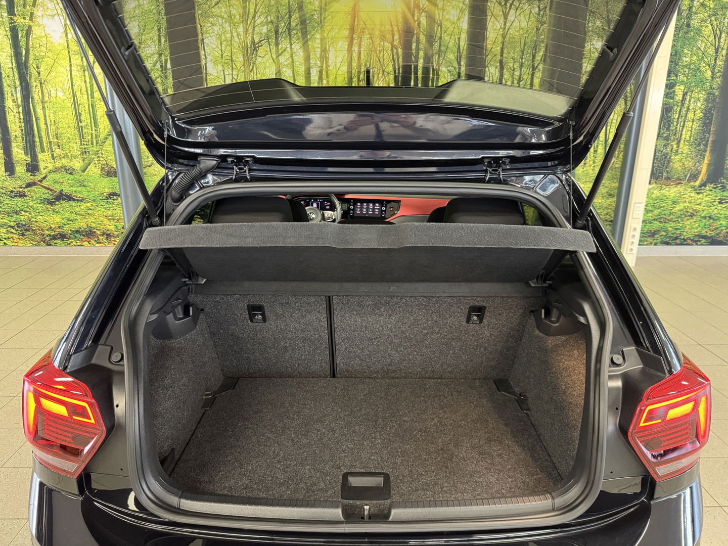 Volkswagen Polo 2.0 TSI GTI | Panoramadak | Beats Audio | Rijmodus Regeling | Stoelverwarming | Camera | Adaptieve Cruise Control | LED | Climate Control | Parkeersensoren |