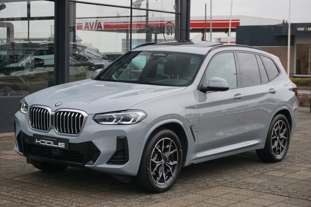 BMW X3 - xDrive30e High Executive | PANO | Trekhaak | ACC