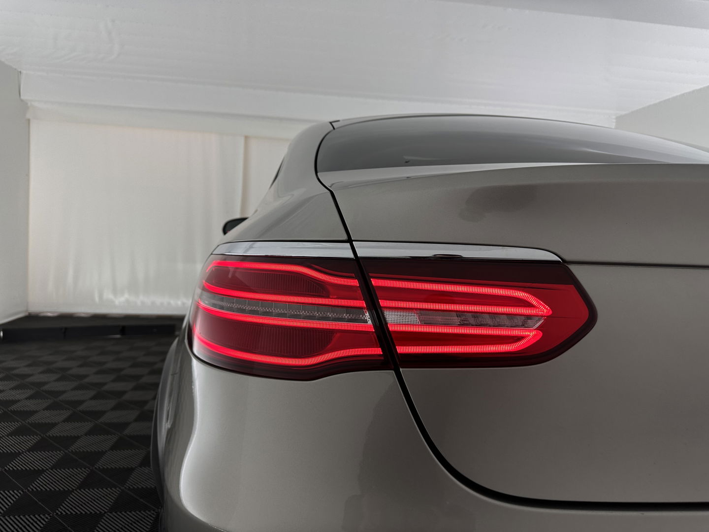 Mercedes-Benz GLC Coupé 250 d 4MATIC AMG Sport Edition (INCL-BTW) *PANO | LEATHER | FULL-LED | MEMORY-PACK | TOPVIEW | HEATED-SPORTSEATS | NAVI-FULLMAP | PRIVACYGLASS | SHIFTPADDLES | ECC | PDC | CRUISE | 19''ALU*