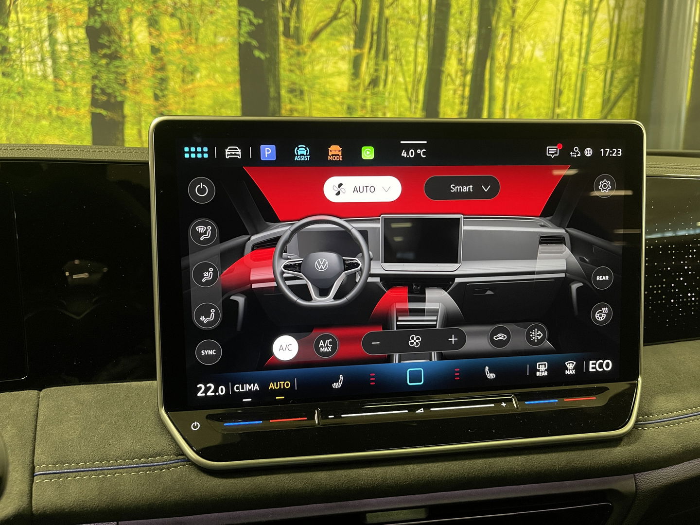 Volkswagen Tiguan 1.5 eHybrid R-Line Edition | Black Style | Panoramadak | Elektrische Trekhaak | 20" Lichtmetaal | Head-Up Display | Massage Stoelen | Dodehoeksensor | Lane Assist | Sportstoelen |