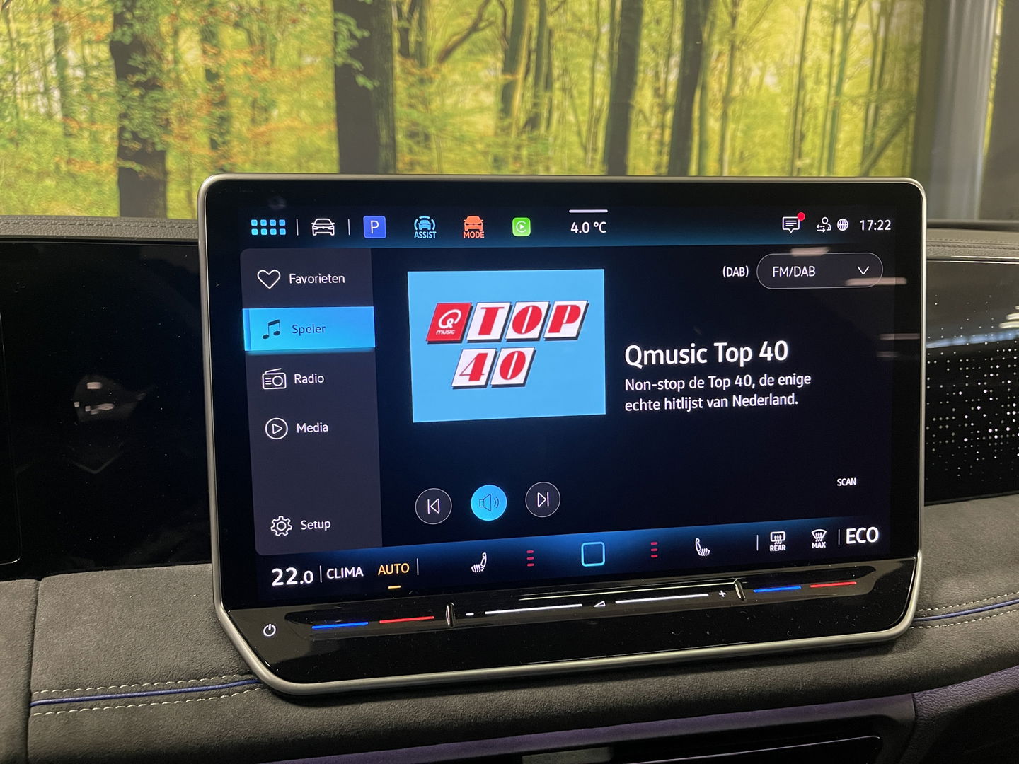 Volkswagen Tiguan 1.5 eHybrid R-Line Edition | Black Style | Panoramadak | Elektrische Trekhaak | 20" Lichtmetaal | Head-Up Display | Massage Stoelen | Dodehoeksensor | Lane Assist | Sportstoelen |