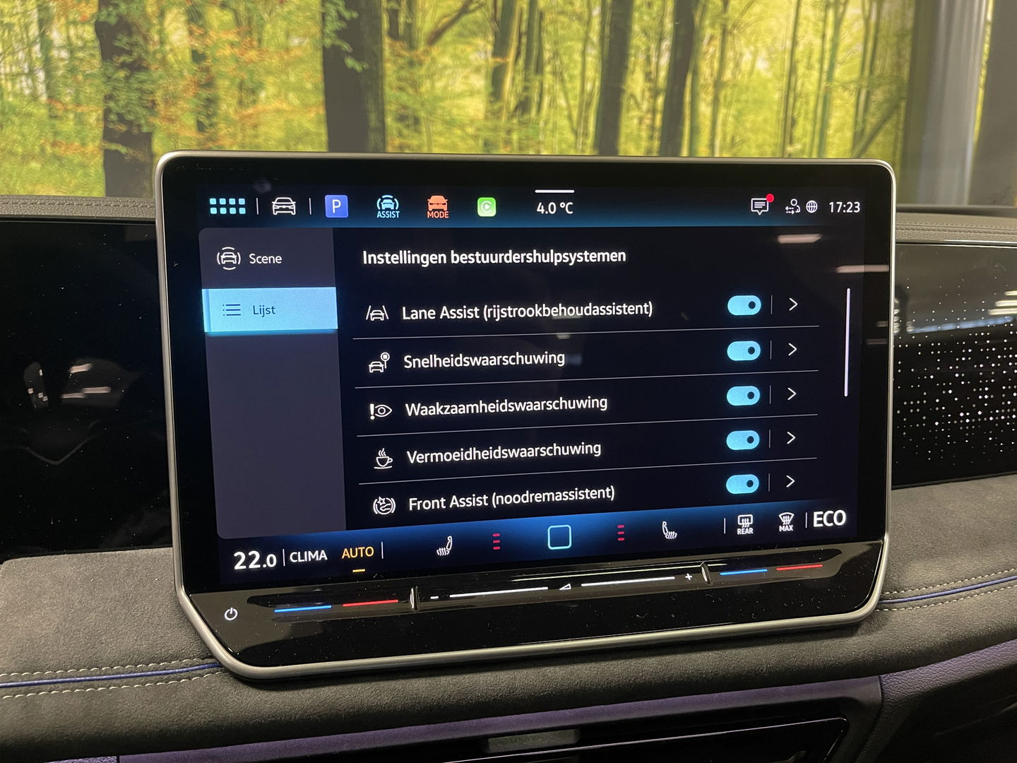 Volkswagen Tiguan 1.5 eHybrid R-Line Edition | Black Style | Panoramadak | Elektrische Trekhaak | 20" Lichtmetaal | Head-Up Display | Massage Stoelen | Dodehoeksensor | Lane Assist | Sportstoelen |