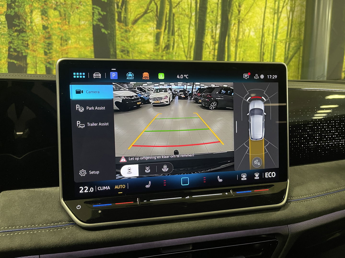 Volkswagen Tiguan 1.5 eHybrid R-Line Edition | Black Style | Panoramadak | Elektrische Trekhaak | 20" Lichtmetaal | Head-Up Display | Massage Stoelen | Dodehoeksensor | Lane Assist | Sportstoelen |