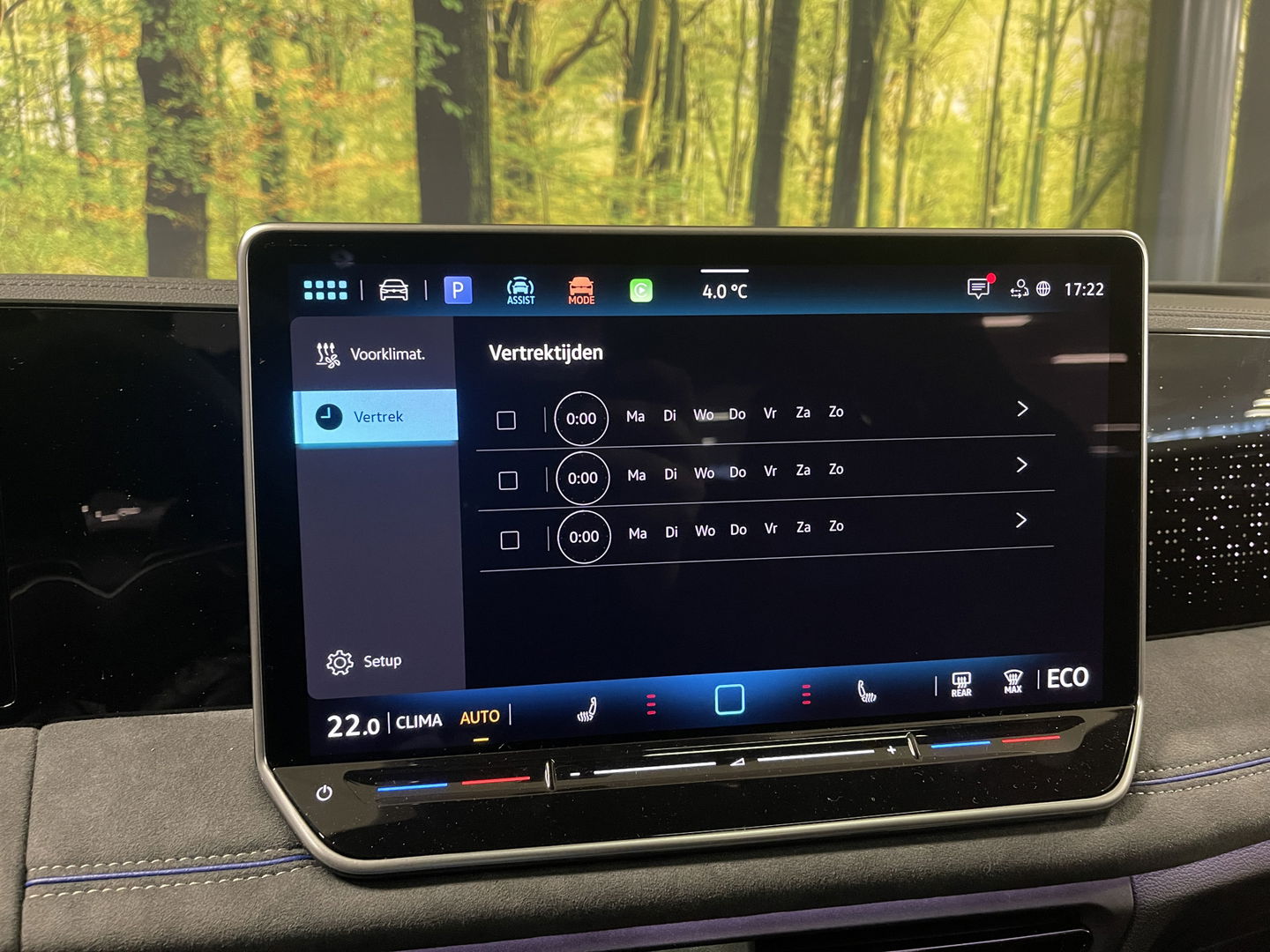 Volkswagen Tiguan 1.5 eHybrid R-Line Edition | Black Style | Panoramadak | Elektrische Trekhaak | 20" Lichtmetaal | Head-Up Display | Massage Stoelen | Dodehoeksensor | Lane Assist | Sportstoelen |