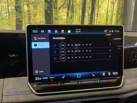 Volkswagen Tiguan 1.5 eHybrid R-Line Edition | Black Style | Panoramadak | Elektrische Trekhaak | 20" Lichtmetaal | Head-Up Display | Massage Stoelen | Dodehoeksensor | Lane Assist | Sportstoelen |