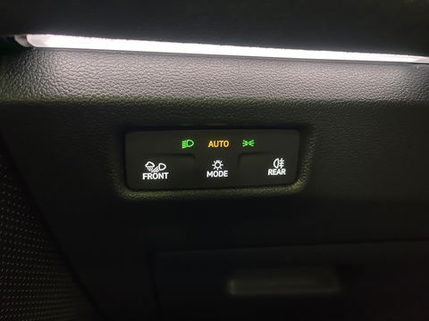 Volkswagen Tiguan 1.5 eHybrid R-Line Edition | Black Style | Panoramadak | Elektrische Trekhaak | 20" Lichtmetaal | Head-Up Display | Massage Stoelen | Dodehoeksensor | Lane Assist | Sportstoelen |