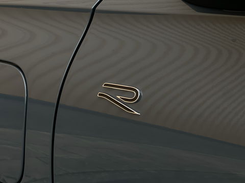 Volkswagen Tiguan 1.5 eHybrid R-Line Edition | Black Style | Panoramadak | Elektrische Trekhaak | 20" Lichtmetaal | Head-Up Display | Massage Stoelen | Dodehoeksensor | Lane Assist | Sportstoelen |