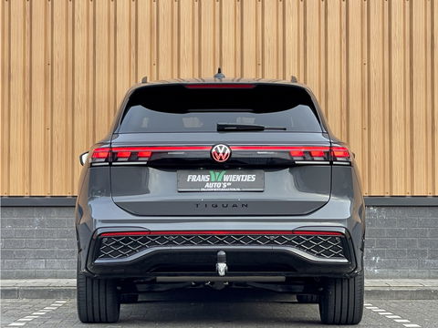 Volkswagen Tiguan 1.5 eHybrid R-Line Edition | Black Style | Panoramadak | Elektrische Trekhaak | 20" Lichtmetaal | Head-Up Display | Massage Stoelen | Dodehoeksensor | Lane Assist | Sportstoelen |