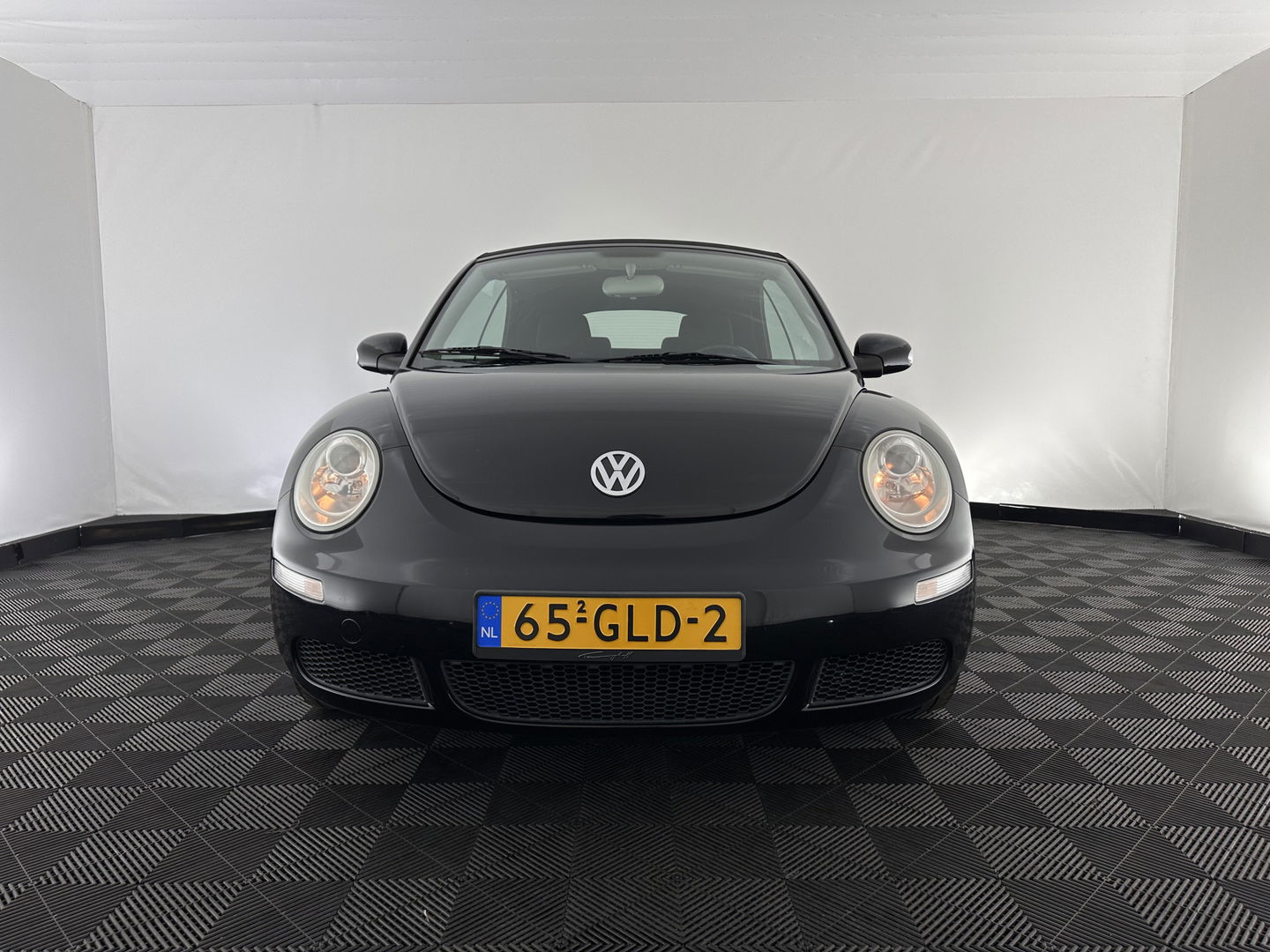 Volkswagen New Beetle Cabriolet 1.6 Highline *AIRCO | CRUISE | COMFORTSEATS | RADIO-CD/MP3 | 17''ALU*