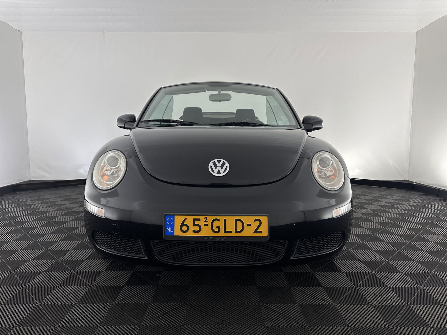 Volkswagen New Beetle Cabriolet 1.6 Highline *AIRCO | CRUISE | COMFORTSEATS | RADIO-CD/MP3 | 17''ALU*