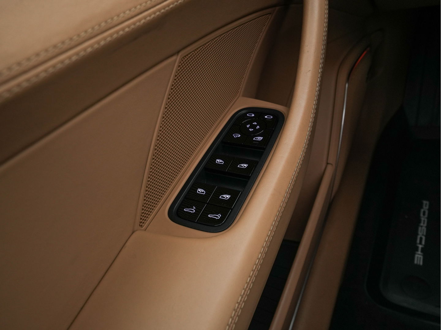 Porsche Panamera Sport Turismo 3.0 4 Aut. *PANO | SPORTCHRONO-PACK | LEATHER | FULL-LED | MEMORY-PACK | TOP-VIEW | KEYLESS | NAVI-FULLMAP | HEATED-SPORTSEATS | DAB+ | PRIVACY-GLASS | SHIFT-PADDLES | 21''ALU*