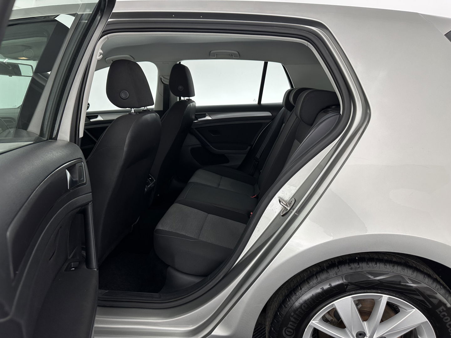 Volkswagen Golf 1.6 TDI Trendline Bluemotion (INCL.BTW) *NAVI-FULLMAP | AIRCO | CRUISE | COMFORT-SEATS | 15''ALU | TOWBAR*