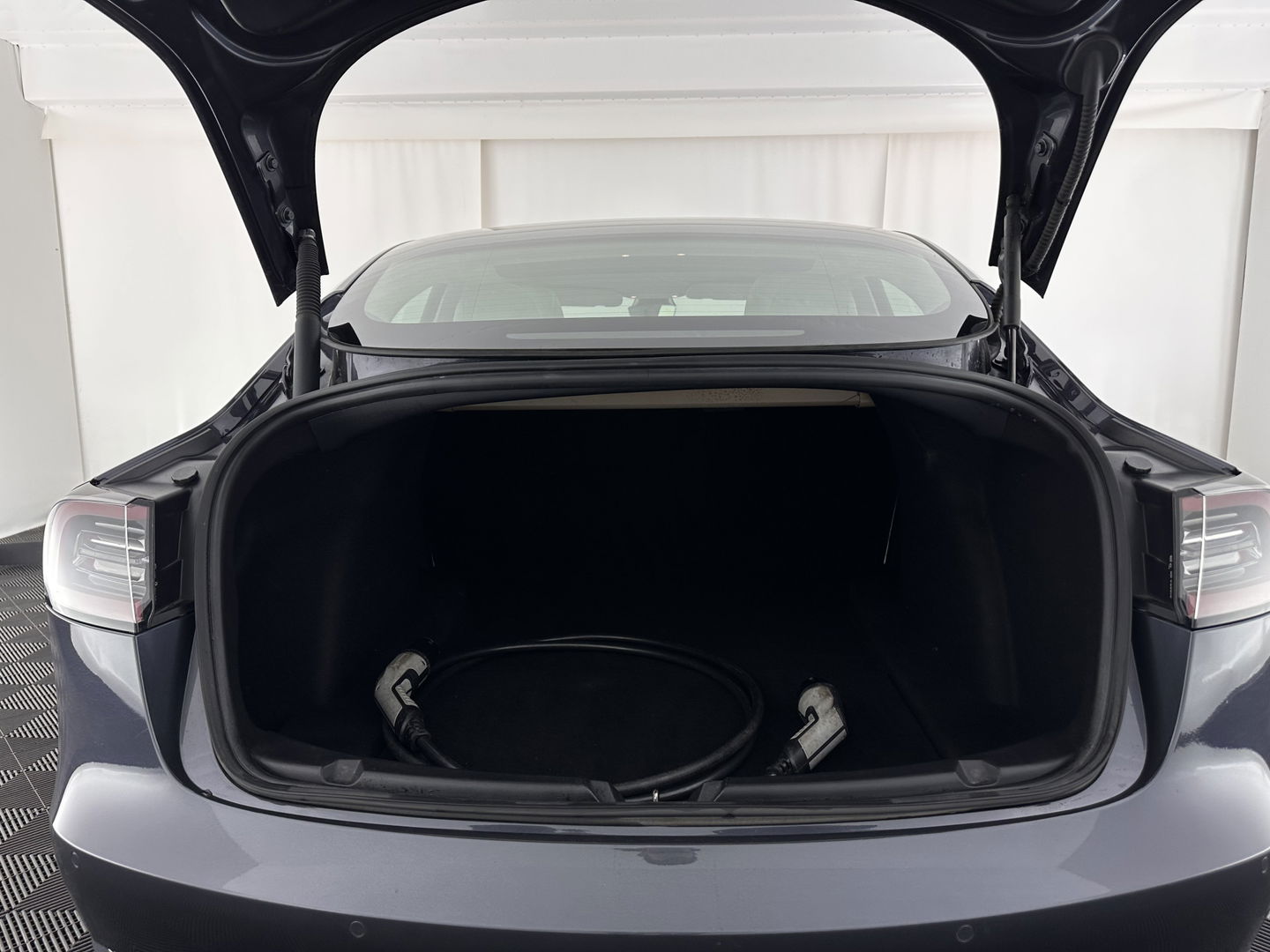 Tesla Model 3 ⚠️HV-BATTERY-DEFECT⚠️ Long Range AWD 75 kWh [ 3-Fase ] {SOH-86%} (INCL-BTW) Aut. *PANO | AUTOPILOT | LEATHER | KEYLESS | FULL-LED | MEMORY-PACK | TOPVIEW | DAB | CARPLAY | DIGI-COCKPIT | LANE-ASSIST | COMFORTSEATS | 19"ALU*