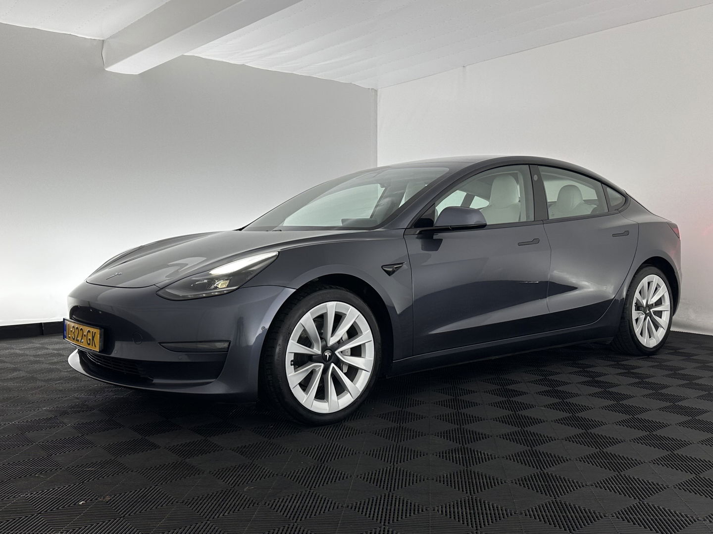 Tesla Model 3 ⚠️HV-BATTERY-DEFECT⚠️ Long Range AWD 75 kWh [ 3-Fase ] {SOH-86%} (INCL-BTW) Aut. *PANO | AUTOPILOT | LEATHER | KEYLESS | FULL-LED | MEMORY-PACK | TOPVIEW | DAB | CARPLAY | DIGI-COCKPIT | LANE-ASSIST | COMFORTSEATS | 19"ALU*