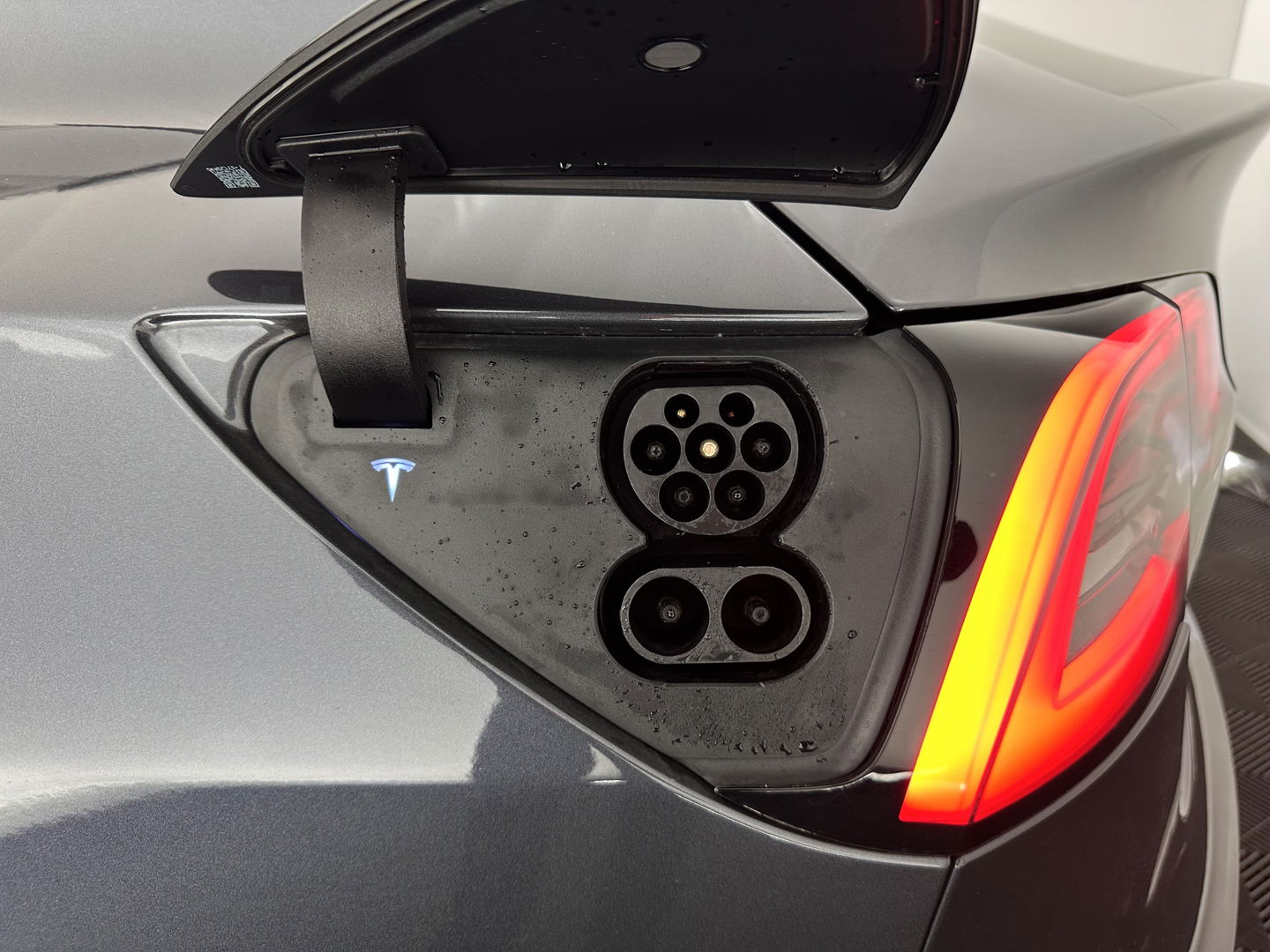 Tesla Model 3 ⚠️HV-BATTERY-DEFECT⚠️ Long Range AWD 75 kWh [ 3-Fase ] {SOH-86%} (INCL-BTW) Aut. *PANO | AUTOPILOT | LEATHER | KEYLESS | FULL-LED | MEMORY-PACK | TOPVIEW | DAB | CARPLAY | DIGI-COCKPIT | LANE-ASSIST | COMFORTSEATS | 19"ALU*