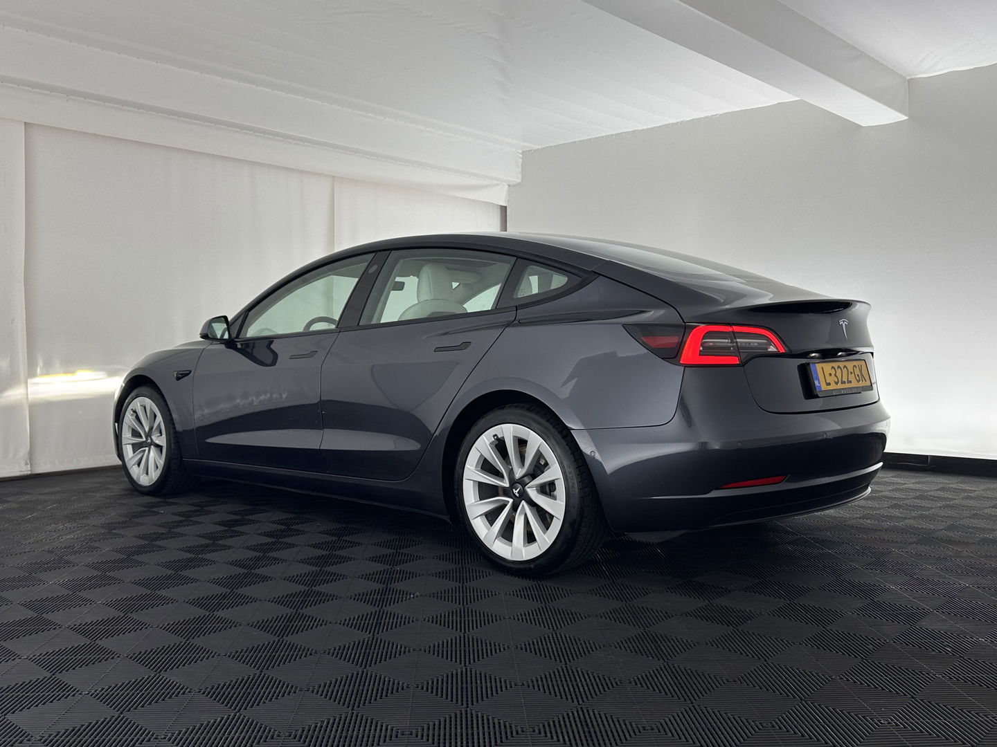 Tesla Model 3 ⚠️HV-BATTERY-DEFECT⚠️ Long Range AWD 75 kWh [ 3-Fase ] {SOH-86%} (INCL-BTW) Aut. *PANO | AUTOPILOT | LEATHER | KEYLESS | FULL-LED | MEMORY-PACK | TOPVIEW | DAB | CARPLAY | DIGI-COCKPIT | LANE-ASSIST | COMFORTSEATS | 19"ALU*