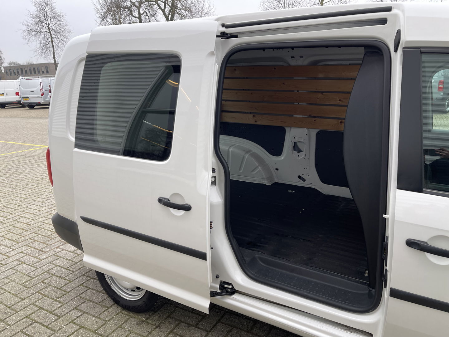 Volkswagen Caddy 1.4 TGI L2H1 EcoFuel Maxi / CNG / vaste prijs rijklaar € 9.950 ex btw / bpm vrij / euro 6 / pdc achter / ramen rondom / lease vanaf € 168