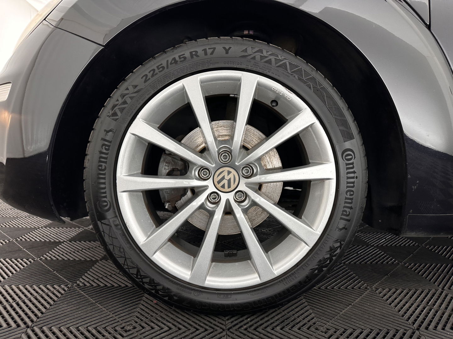 Volkswagen New Beetle Cabriolet 1.6 Highline *AIRCO | CRUISE | COMFORTSEATS | RADIO-CD/MP3 | 17''ALU*