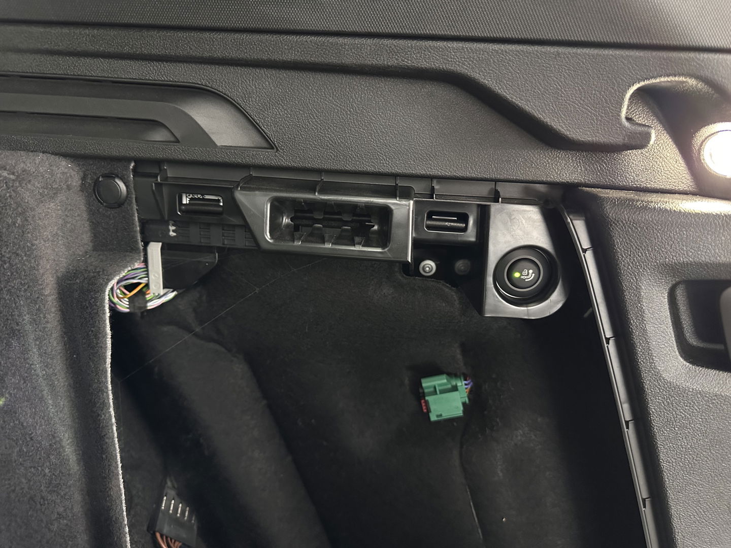 BMW iX3 High Executive 80 kWh [ 3-Fase-11kW ] {SOH-98%} (INCL-BTW) Aut. *PANO | LEATHER | HARMAN/KARDON | FULL-LED | BLINDSPOT | MEMORY-PACK | DIGI-COCKPIT | HEATED-SPORTSEATS | KEYLESS | TOPVIEW | DAB+ | NAVI-FULLMAP | HEAD-UP | PRIVACY-GLASS | .