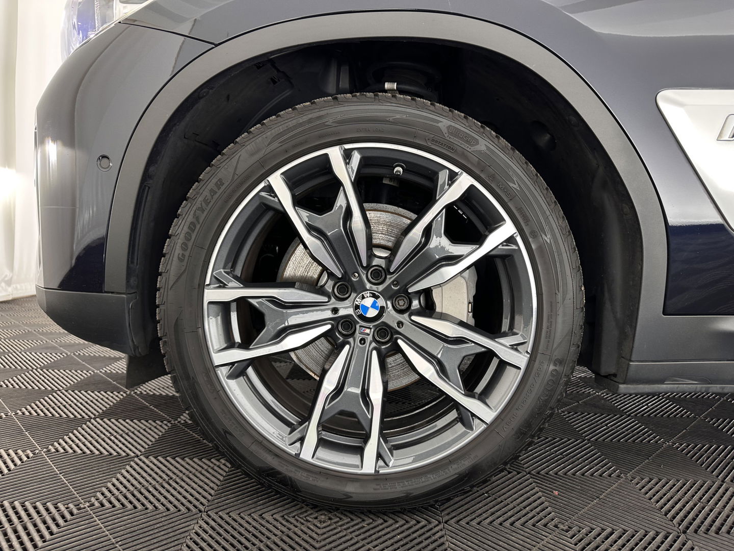 BMW iX3 High Executive 80 kWh [ 3-Fase-11kW ] {SOH-98%} (INCL-BTW) Aut. *PANO | LEATHER | HARMAN/KARDON | FULL-LED | BLINDSPOT | MEMORY-PACK | DIGI-COCKPIT | HEATED-SPORTSEATS | KEYLESS | TOPVIEW | DAB+ | NAVI-FULLMAP | HEAD-UP | PRIVACY-GLASS | .