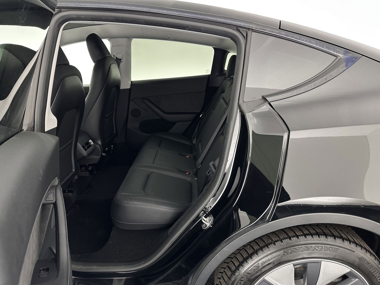 Tesla Model Y RWD 58 kWh [ 3-Fase ] {SOH-93%} (INCL.BTW) Aut. *PANO | AUTO-PILOT | LEATHER | NAVI-FULLMAP | MATRIX-LED | KEYLESS | CAMERA | DAB+ | HEATED-COMFORTSEATS | PRIVACYGLASS | TOPVIEW | 19''ALU*