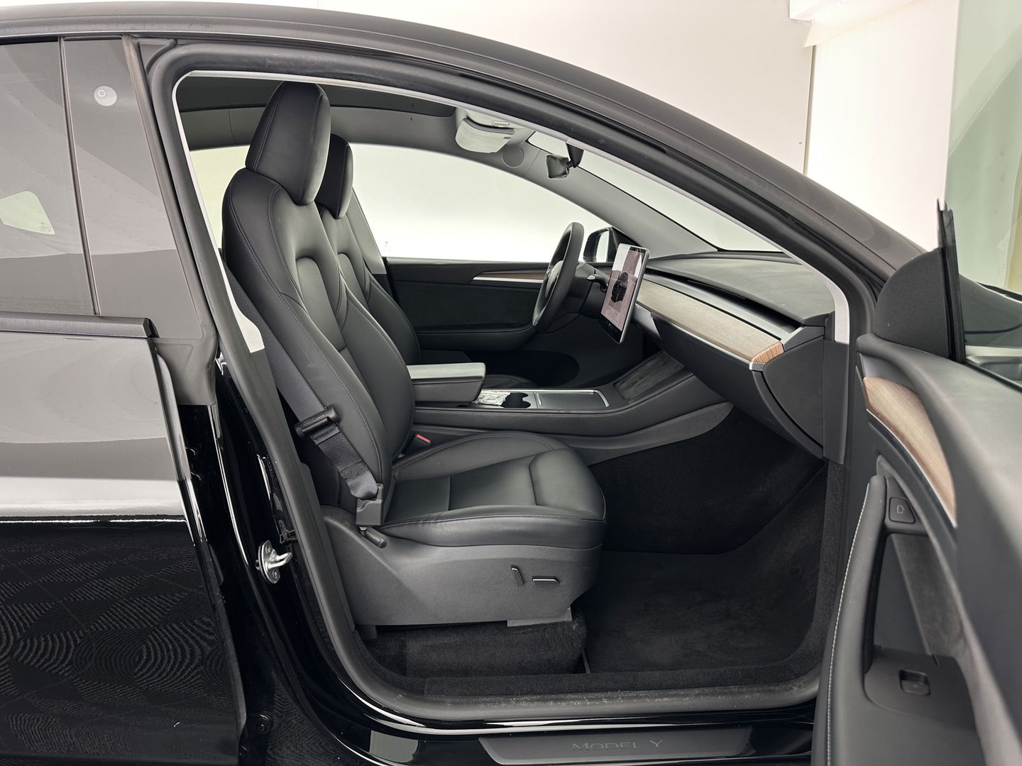 Tesla Model Y RWD 58 kWh [ 3-Fase ] {SOH-93%} (INCL.BTW) Aut. *PANO | AUTO-PILOT | LEATHER | NAVI-FULLMAP | MATRIX-LED | KEYLESS | CAMERA | DAB+ | HEATED-COMFORTSEATS | PRIVACYGLASS | TOPVIEW | 19''ALU*