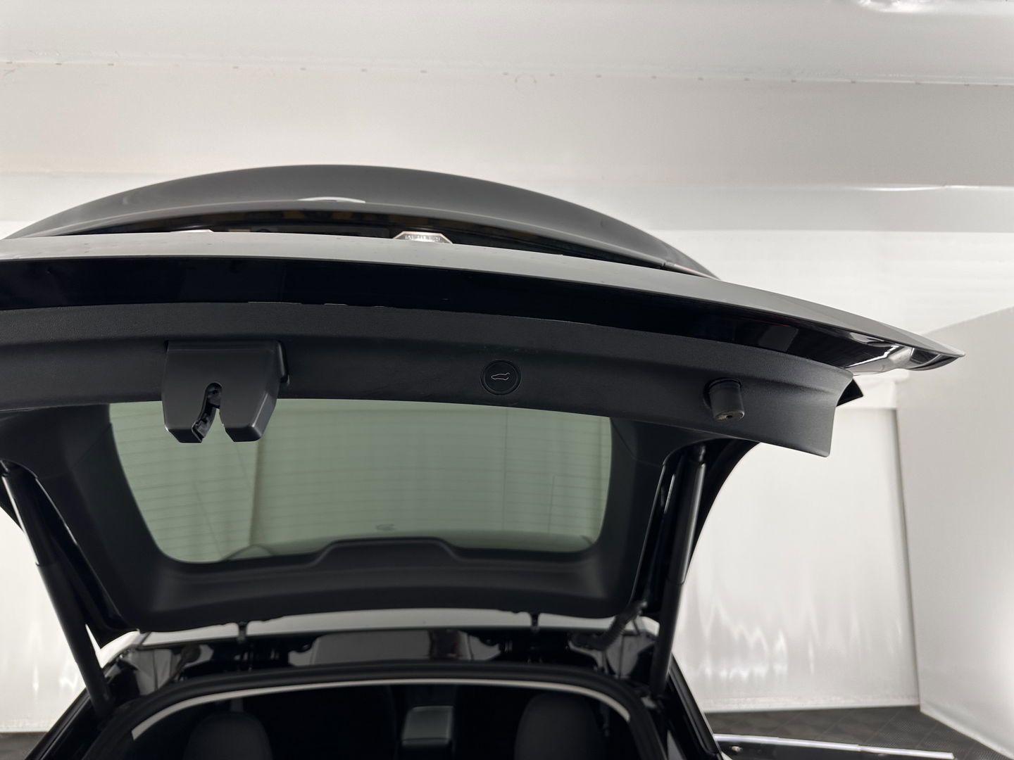 Tesla Model Y RWD 58 kWh [ 3-Fase ] {SOH-93%} (INCL.BTW) Aut. *PANO | AUTO-PILOT | LEATHER | NAVI-FULLMAP | MATRIX-LED | KEYLESS | CAMERA | DAB+ | HEATED-COMFORTSEATS | PRIVACYGLASS | TOPVIEW | 19''ALU*