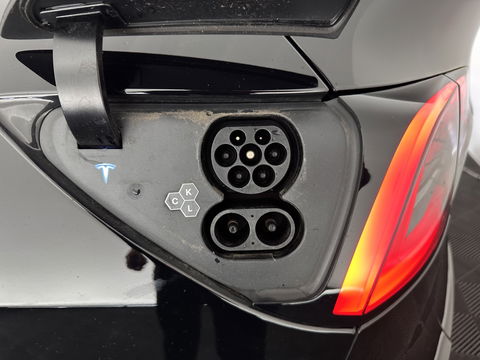 Tesla Model Y RWD 58 kWh [ 3-Fase ] {SOH-93%} (INCL.BTW) Aut. *PANO | AUTO-PILOT | LEATHER | NAVI-FULLMAP | MATRIX-LED | KEYLESS | CAMERA | DAB+ | HEATED-COMFORTSEATS | PRIVACYGLASS | TOPVIEW | 19''ALU*