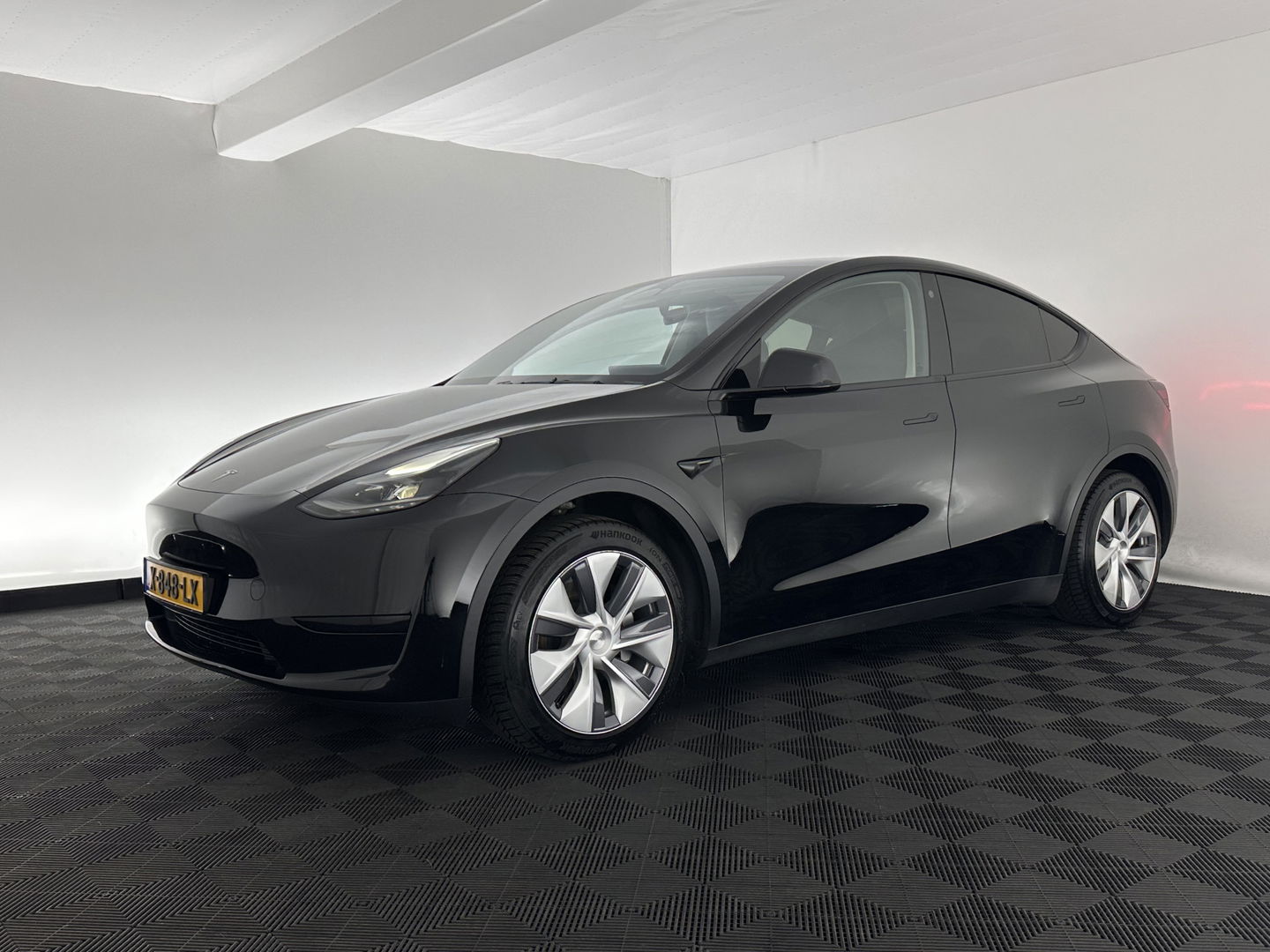 Tesla Model Y RWD 58 kWh [ 3-Fase ] {SOH-93%} (INCL.BTW) Aut. *PANO | AUTO-PILOT | LEATHER | NAVI-FULLMAP | MATRIX-LED | KEYLESS | CAMERA | DAB+ | HEATED-COMFORTSEATS | PRIVACYGLASS | TOPVIEW | 19''ALU*