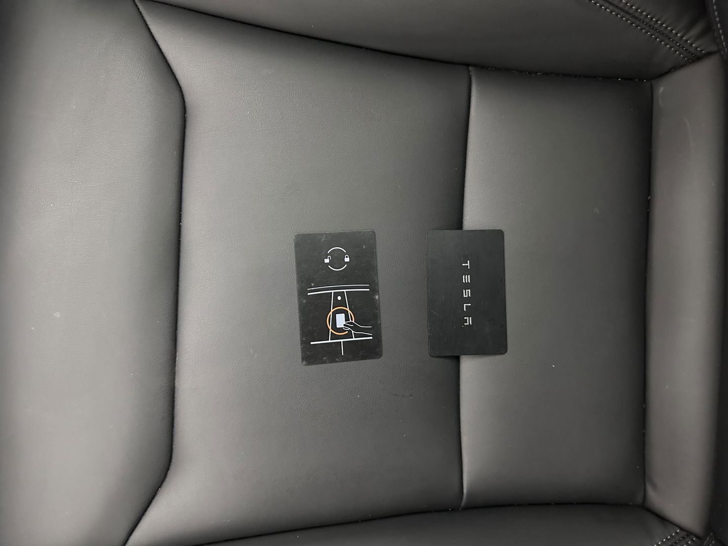 Tesla Model Y RWD 58 kWh [ 3-Fase ] {SOH-93%} (INCL.BTW) Aut. *PANO | AUTO-PILOT | LEATHER | NAVI-FULLMAP | MATRIX-LED | KEYLESS | CAMERA | DAB+ | HEATED-COMFORTSEATS | PRIVACYGLASS | TOPVIEW | 19''ALU*