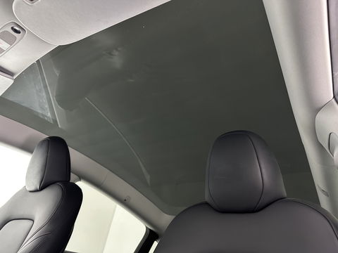 Tesla Model Y RWD 58 kWh [ 3-Fase ] {SOH-93%} (INCL.BTW) Aut. *PANO | AUTO-PILOT | LEATHER | NAVI-FULLMAP | MATRIX-LED | KEYLESS | CAMERA | DAB+ | HEATED-COMFORTSEATS | PRIVACYGLASS | TOPVIEW | 19''ALU*