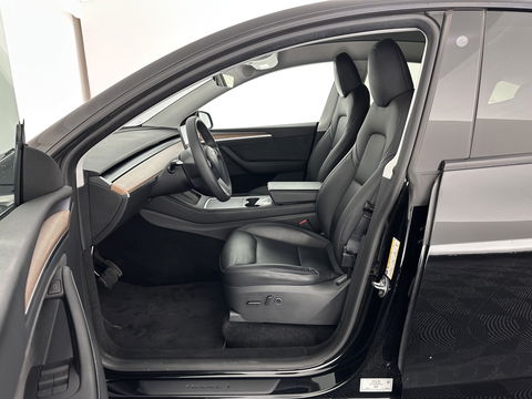 Tesla Model Y RWD 58 kWh [ 3-Fase ] {SOH-93%} (INCL.BTW) Aut. *PANO | AUTO-PILOT | LEATHER | NAVI-FULLMAP | MATRIX-LED | KEYLESS | CAMERA | DAB+ | HEATED-COMFORTSEATS | PRIVACYGLASS | TOPVIEW | 19''ALU*