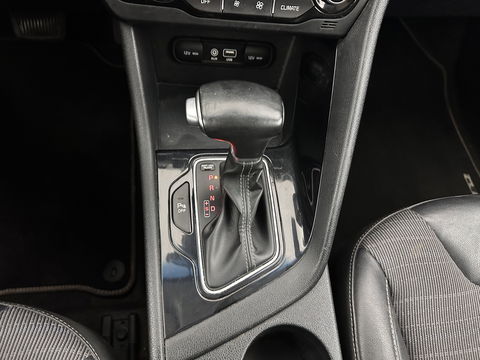 Kia Niro 1.6 GDi Hybrid ExecutiveLine (INCL.BTW) Aut. *LEATHER-FABRIC | NAVI-FULLMAP | KEYLESS | CAMERA | COMFORT-SEATS | DIGI-COCKPIT | LANE-ASSIST | ECC | CARPLAY | PDC | TOWBAR | 16''ALU*