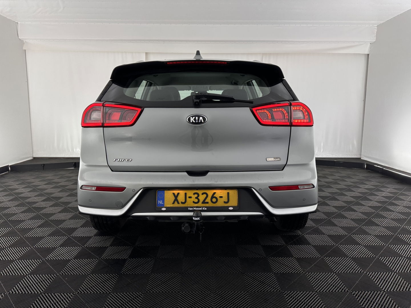 Kia Niro 1.6 GDi Hybrid ExecutiveLine (INCL.BTW) Aut. *LEATHER-FABRIC | NAVI-FULLMAP | KEYLESS | CAMERA | COMFORT-SEATS | DIGI-COCKPIT | LANE-ASSIST | ECC | CARPLAY | PDC | TOWBAR | 16''ALU*