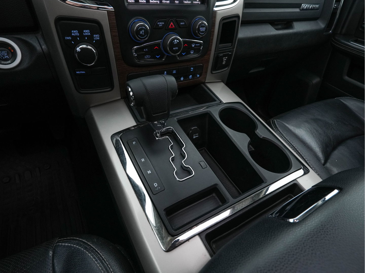 Dodge Ram 1500 5.7 V8 4x4 Quad Cab 6'4 [ 5-Pers. ] Aut. *PANO | FULL-LEATHER | XENON | ALPINE-SOUNDSYSTEM | DAB+ | NAVI-FULLMAP | KEYLESS | CAMERA | HEATED-COMFORTSEATS | ECC | PDC | CRUISE | TOWBAR | 20''ALU*