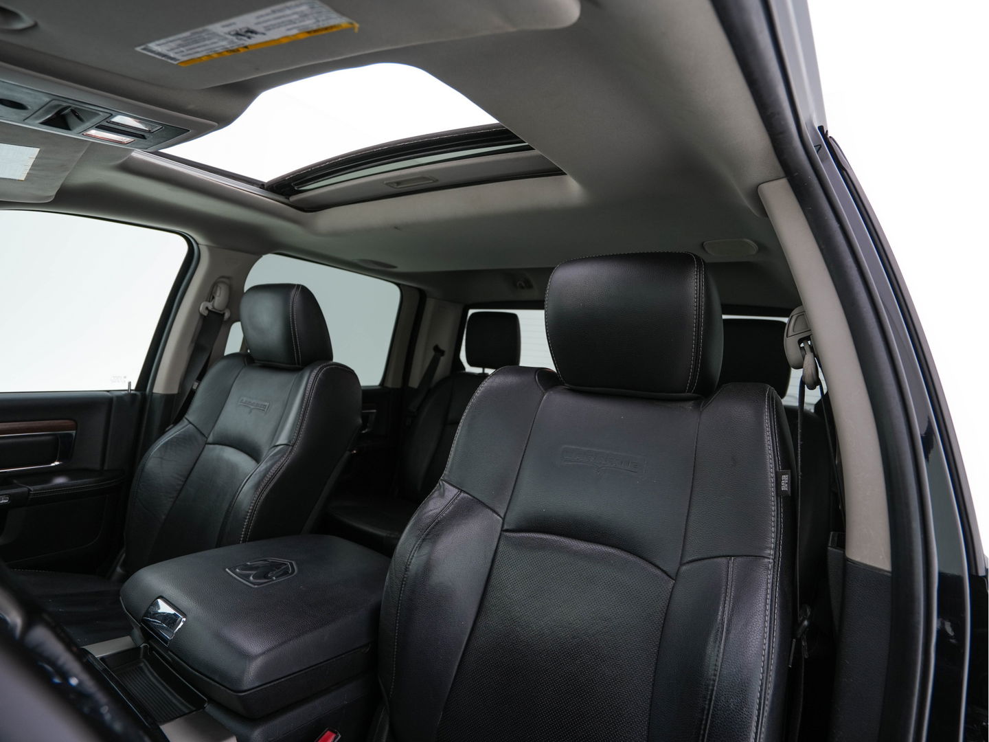 Dodge Ram 1500 5.7 V8 4x4 Quad Cab 6'4 [ 5-Pers. ] Aut. *PANO | FULL-LEATHER | XENON | ALPINE-SOUNDSYSTEM | DAB+ | NAVI-FULLMAP | KEYLESS | CAMERA | HEATED-COMFORTSEATS | ECC | PDC | CRUISE | TOWBAR | 20''ALU*