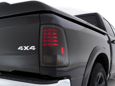 Dodge Ram 1500 5.7 V8 4x4 Quad Cab 6'4 [ 5-Pers. ] Aut. *PANO | FULL-LEATHER | XENON | ALPINE-SOUNDSYSTEM | DAB+ | NAVI-FULLMAP | KEYLESS | CAMERA | HEATED-COMFORTSEATS | ECC | PDC | CRUISE | TOWBAR | 20''ALU*