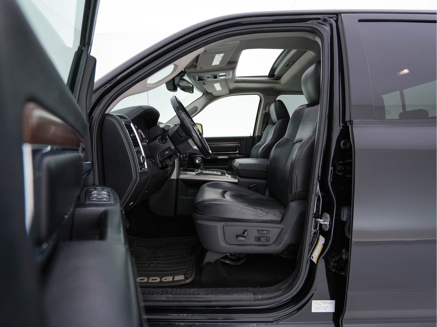 Dodge Ram 1500 5.7 V8 4x4 Quad Cab 6'4 [ 5-Pers. ] Aut. *PANO | FULL-LEATHER | XENON | ALPINE-SOUNDSYSTEM | DAB+ | NAVI-FULLMAP | KEYLESS | CAMERA | HEATED-COMFORTSEATS | ECC | PDC | CRUISE | TOWBAR | 20''ALU*